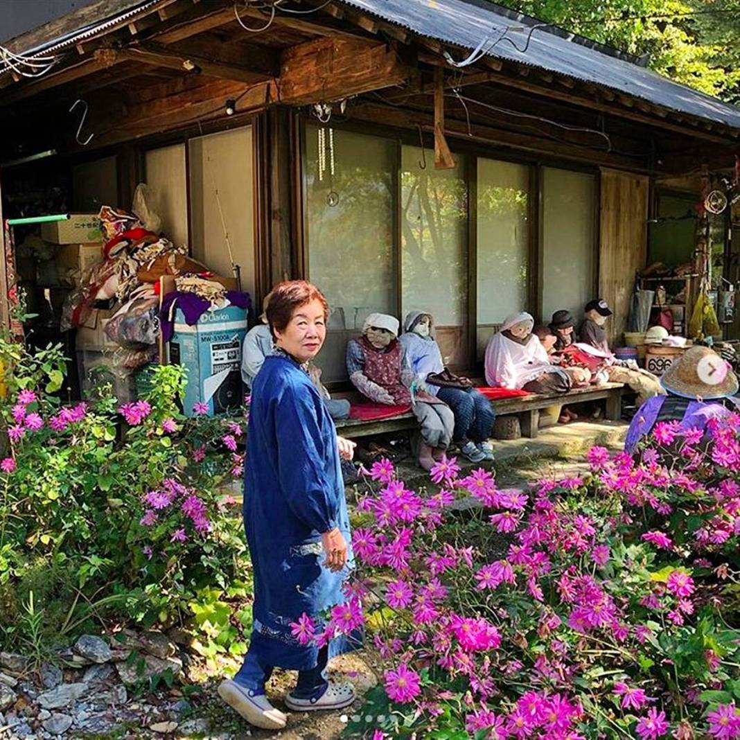 Bu köye gelenler gözlerine inanamıyor: Tüyler ürperten manzara! Hepsi yetişkin insan boyutlarında 14